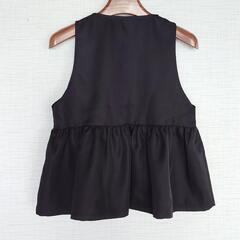 新品タグつき★ペプラムジップジレの画像