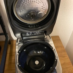 TOSHIBA 炊飯器　RC-10ZWMの画像