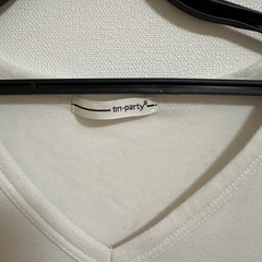 tn-party ホワイト Vネック Tシャツの画像