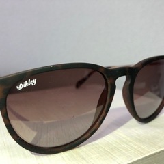 DIKLEY  
サングラス の画像