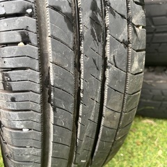 タイヤ6本の画像