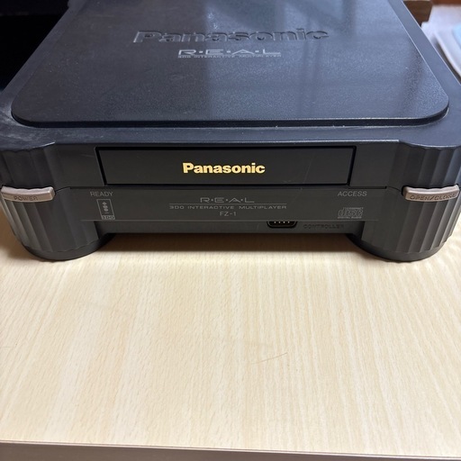 Panasonic3DO本体.コントローラー×2.ソフト×3
