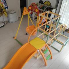 アンパンマン滑り台とブランコ