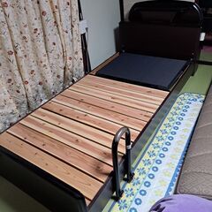 年代物のリモコンなしフランスベッドの画像