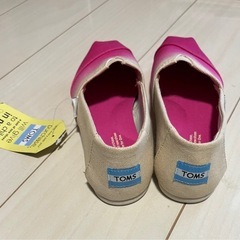 新品　TOMS スリッポンの画像