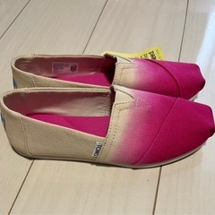 新品　TOMS スリッポンの画像