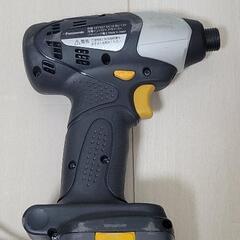 Panasonic パナソニック 充電インパクト ドライバ― 〈本体プロ仕様〉 EZ7207 DC10.8V 12V LEDライト 打撃力切替スイッチの画像