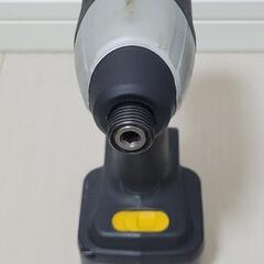 Panasonic パナソニック 充電インパクト ドライバ― 〈本体プロ仕様〉 EZ7207 DC10.8V 12V LEDライト 打撃力切替スイッチの画像