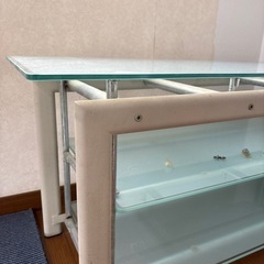 ガラス3段　テレビ台の画像