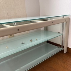 ガラス3段　テレビ台の画像