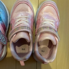 スニーカー　シューズ　女の子19㎝の画像