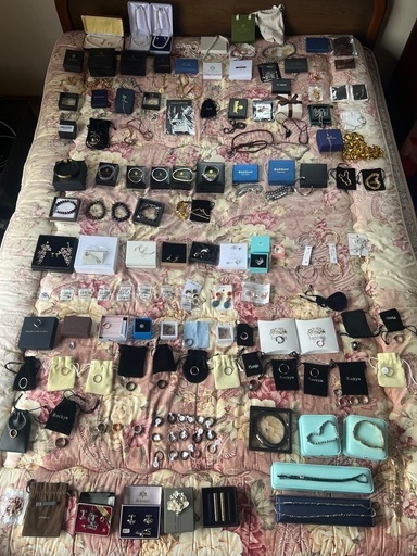 アクセサリー約142点箱付きまとめ売り……ネックレス指輪ピアス腕時計ブレスレット