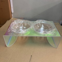 ペット用アクリル製食器台とお碗2個セットの画像