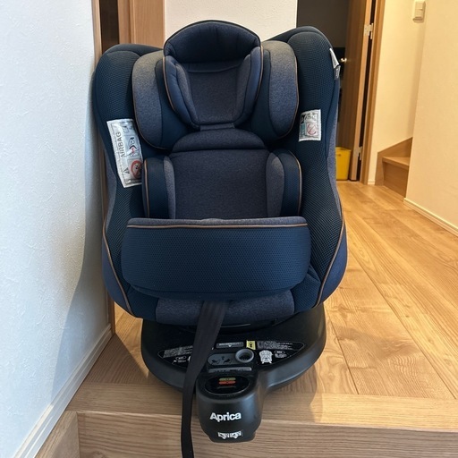 【値下げしました】ISOFIX対応【Aprica チャイルドシート】360度回転式/説明書・付属品あり