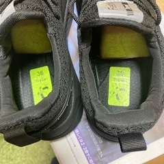 スニーカー　新品。の画像