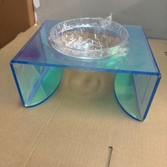 ペット用アクリル製食器台と食器セットの画像