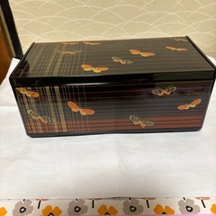ティッシュペーパー入れ