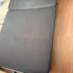 汚い折りたたみベッド