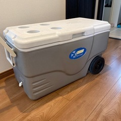 コールマンエクストリームクーラーボックス　タイヤ付き