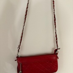 👜本革レッドポシェット（チェーンショルダー）の画像