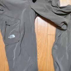 【お引渡し調整中】ノースフェイスのトレッキングパンツ　差し上げます。