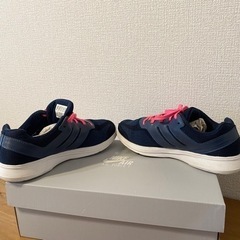 【23cm】adidas ランニングシューズ ネイビー×ピンクの画像