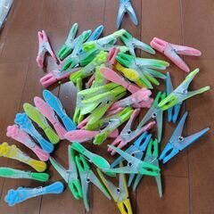 洗濯バサミ　多数の画像