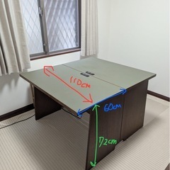 テーブル（電源タップ付き）の画像