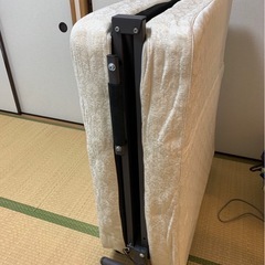 折りたたみ式ベッドの画像