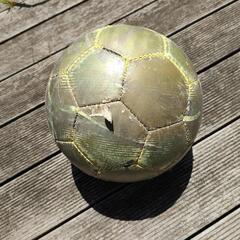 小学生　サッカー　スパイク　すね当て　ボールの画像