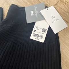 UNIQLO リブフロントスリットパンツブラックパンツの画像