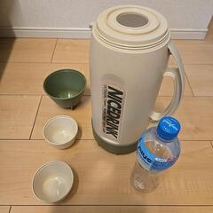中古品 保冷ペットボトルホルダー 新品 ツルマル シルバーケトル 2点セットの画像