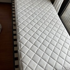（8月4日/5日引渡し）ベッド欲しい方いらっしゃいませんか？