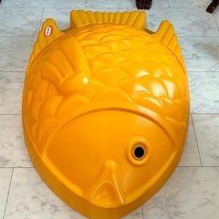 お魚型がかわいい♪リトルタイクス　屋外遊具　砂場　プールなどに　蓋付き　　価格交渉可の画像