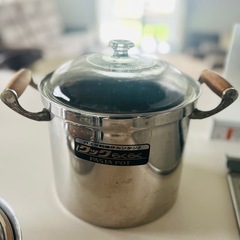ステンレス製パスタ茹で鍋と無水平鍋の画像