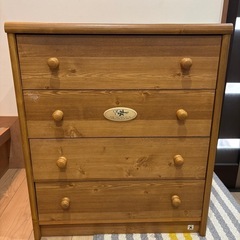 コンパクトな木製家具