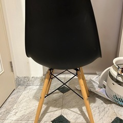 イームズチェア リプロダクト 全部で4脚あり。の画像