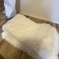 未使用新品ふわふわカーペットの画像