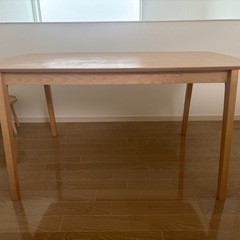 ダイニングテーブルと椅子2脚セット