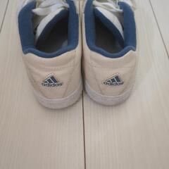 女性用adidas靴の画像