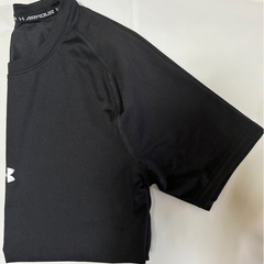 【引き渡し予定】UNDER ARMOUR丸首半袖MDサイズ　の画像