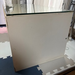 ガラステーブルの画像