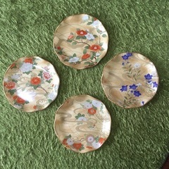 四季の花柄のガラス皿