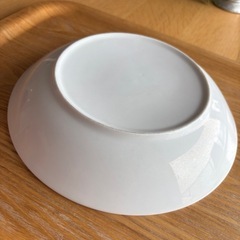 白いお皿の画像
