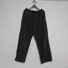ブラックパンツ
