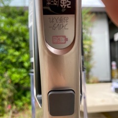 格安！早い者勝ち！充電可！動作品！スタンド付き！付属品も多数付き！2020年式日立コードレスクリーナーの画像