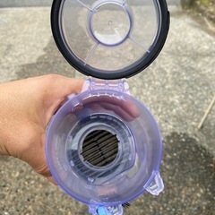 格安！早い者勝ち！充電可！動作品！スタンド付き！付属品も多数付き！2020年式日立コードレスクリーナーの画像