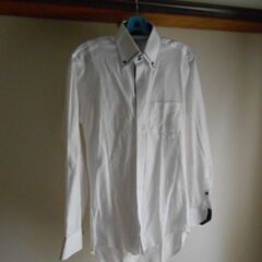 中古　長袖　おしゃれなワイシャツ　サイズは３８ー８４くらい