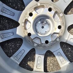 スタッドレスタイヤ ホイール 15インチ 4本セット 5穴 114.3 +45 195/65R15 ノア VOXYの画像