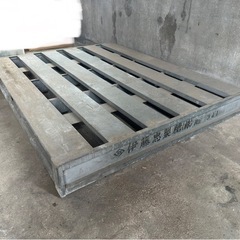 スチールパレット 鉄製パレット 鉄パレット 耐荷重 1000kg 1t 約W1400xD1100xH150mm 最大荷重 フォークリフト ハンドリフト 二方差し パレット 軽量 片面使用　輸送 物流 倉庫 重量物 頑丈強度 耐久性　の画像